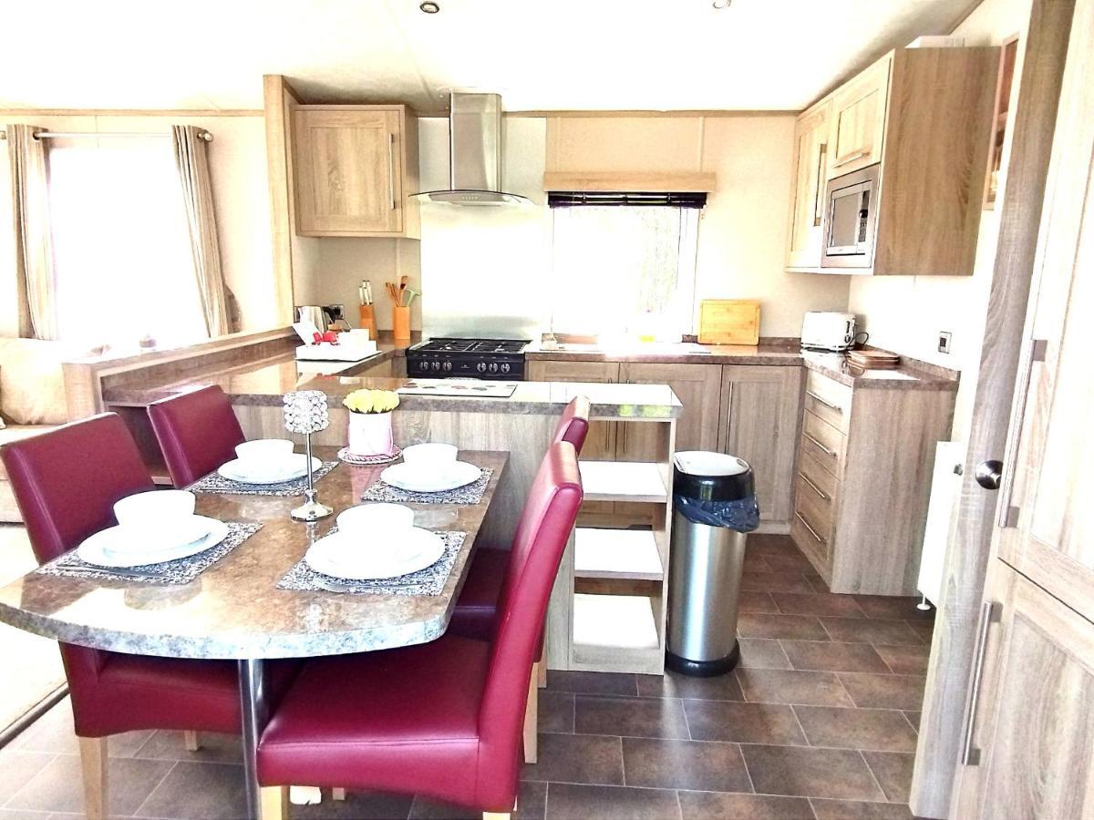 Le Mere Village Caravan Hire *