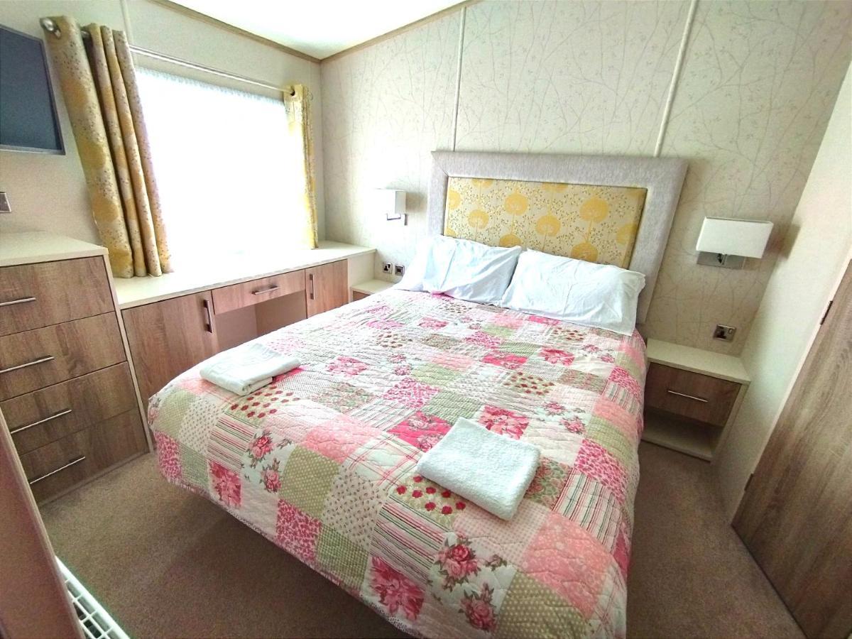 Holiday home Le Mere Village Caravan Hire *