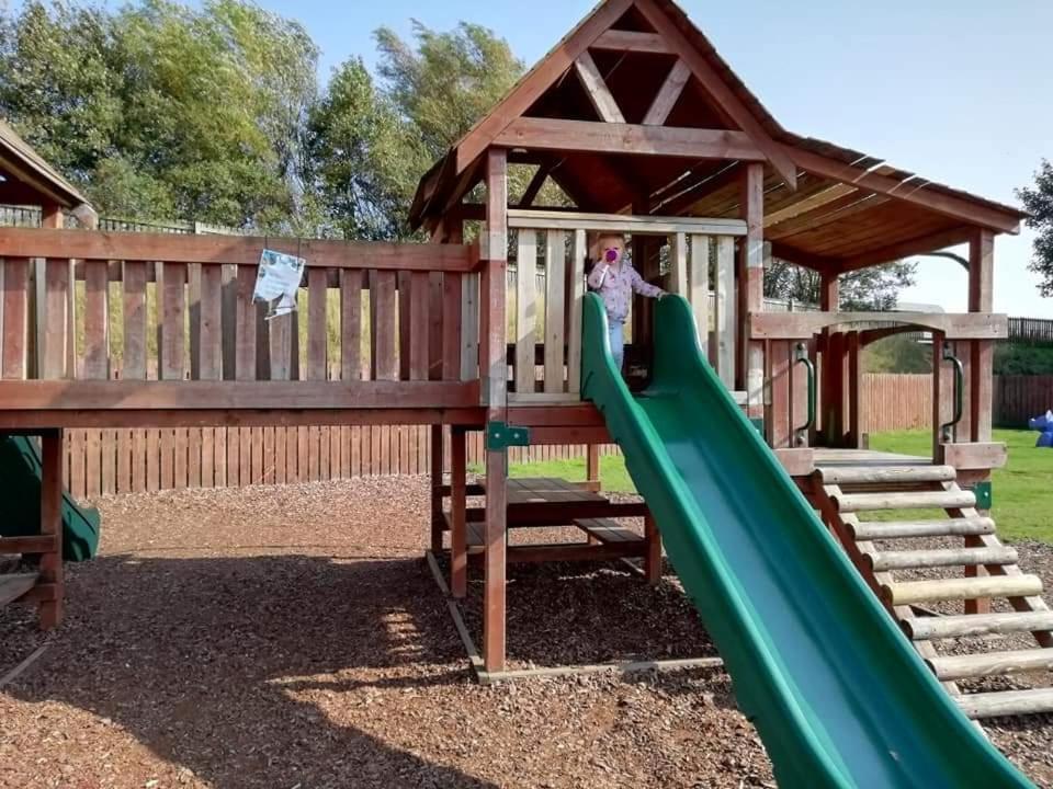 Le Mere Village Caravan Hire Holiday home Tunstall (East Riding of Yorkshire)